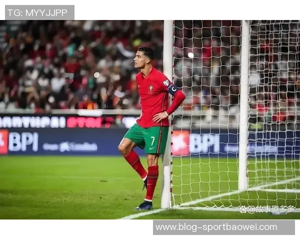 内托禁区内摔倒未获判罚C罗射门稍稍偏出引发争议